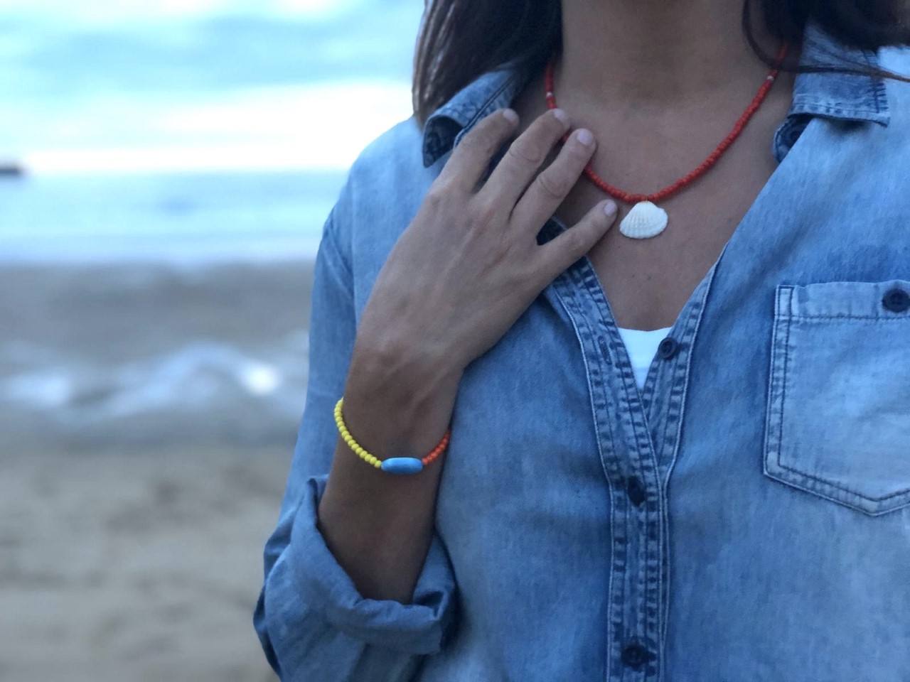 Fotos: La familia de Getxo que pasó de hacer collares y pulseras en la cuarentena a fundar su firma de bisutería