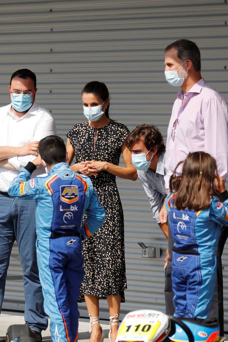 Fotos: Letizia finaliza su gira en Asturias con un vestido de estreno &#039;low cost&#039;