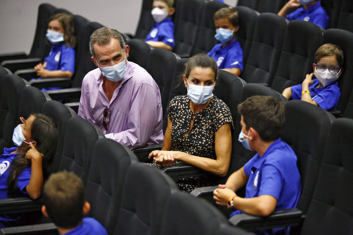 Fotos: Letizia finaliza su gira en Asturias con un vestido de estreno &#039;low cost&#039;