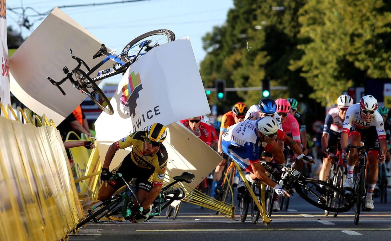 La UCI condena la acción de Groenewegen y el director de Jakobsen lo llama «criminal»