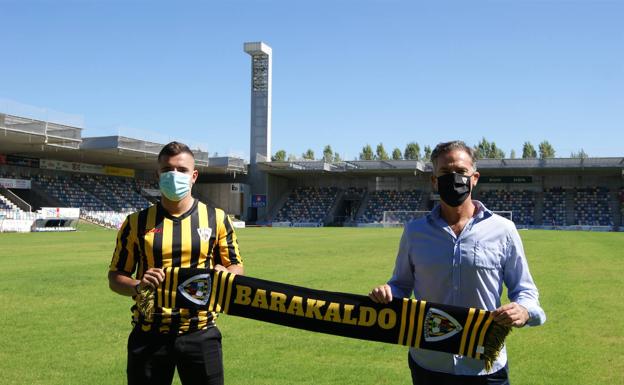 Pablo Goñi junto a Larrazabal.