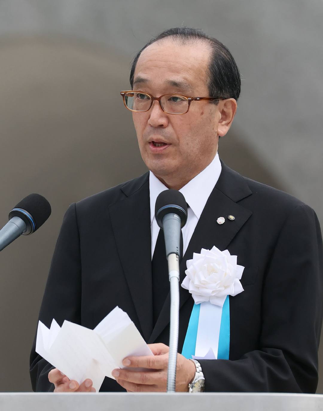 El alcalde de Hiroshima, Kazumi Matsui, en un discurso durante la ceremonia.