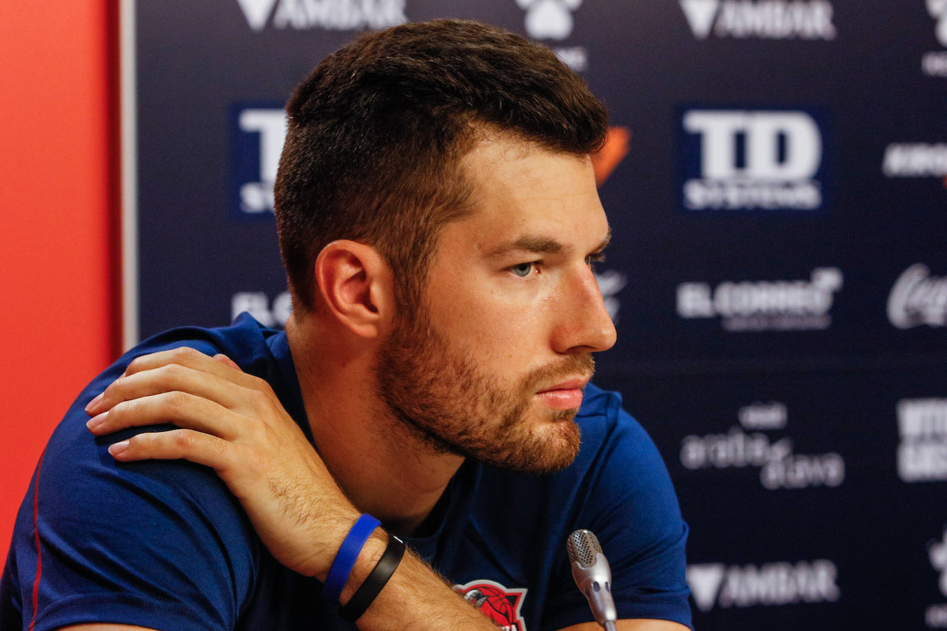 Peters durante la presentación. 