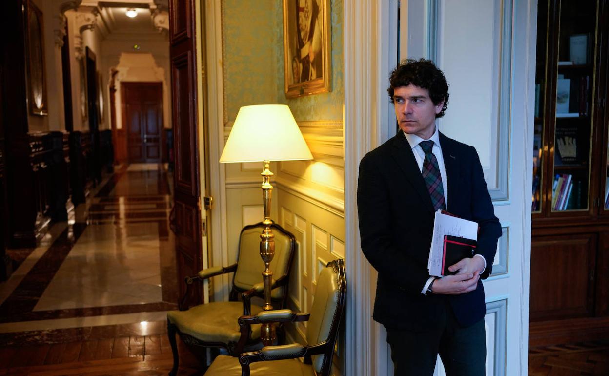 Unai Rementeria, diputado general de Bizkaia, durante una entrevista a finales de abril, en plena crisis por el coronavirus.