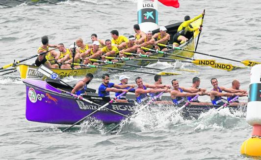 Santurtzi realiza la segunda ciaboga por delante de Orio. 