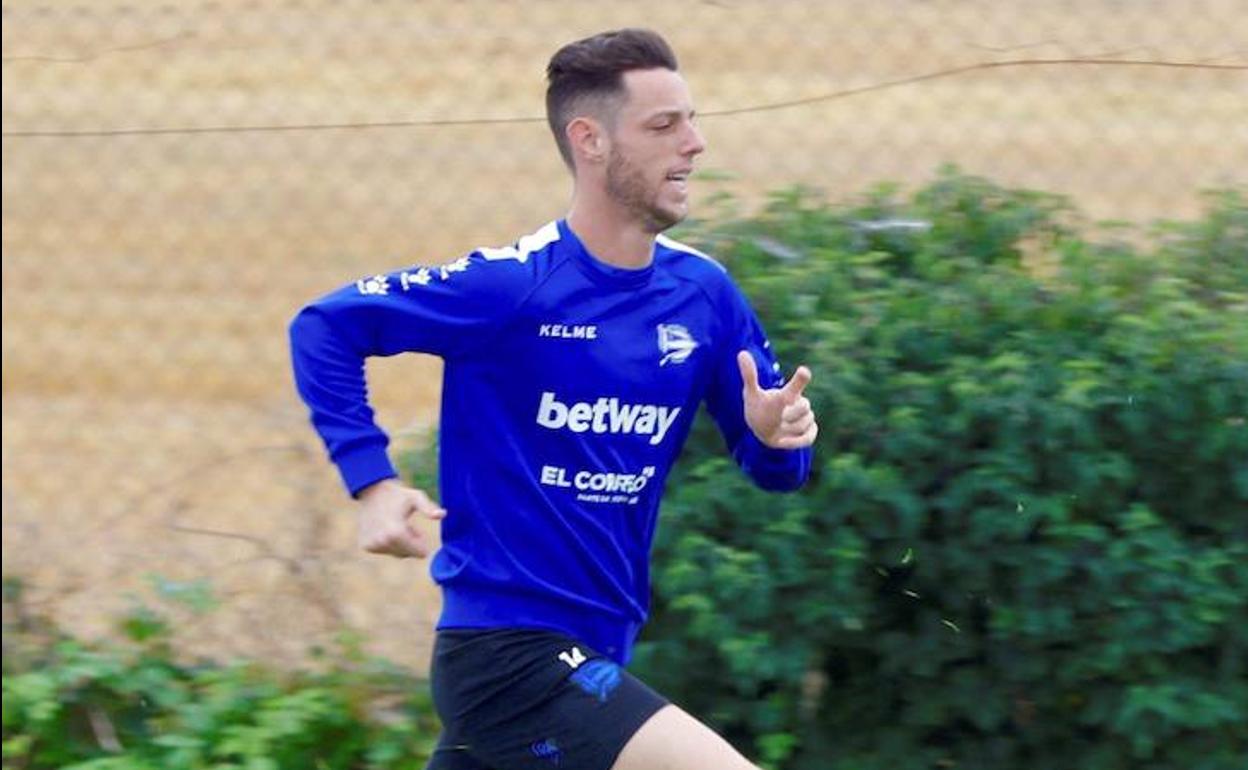 Burgui en un entrenamiento con el Alavés. 