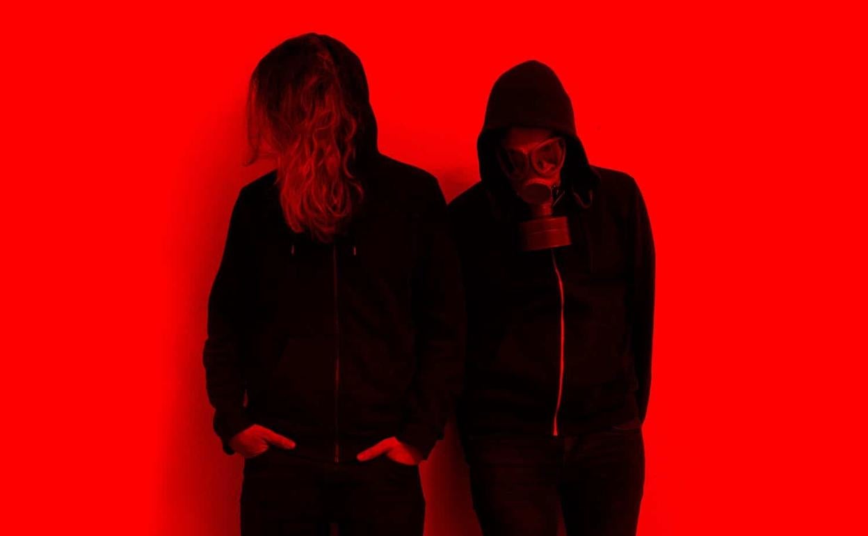 'Negra Cucaracha Terrorfolk: «Llevamos máscaras antigás por seguridad sanitaria»