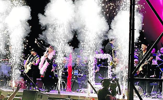 Doctor Deseo junto a la Banda Municipal. 