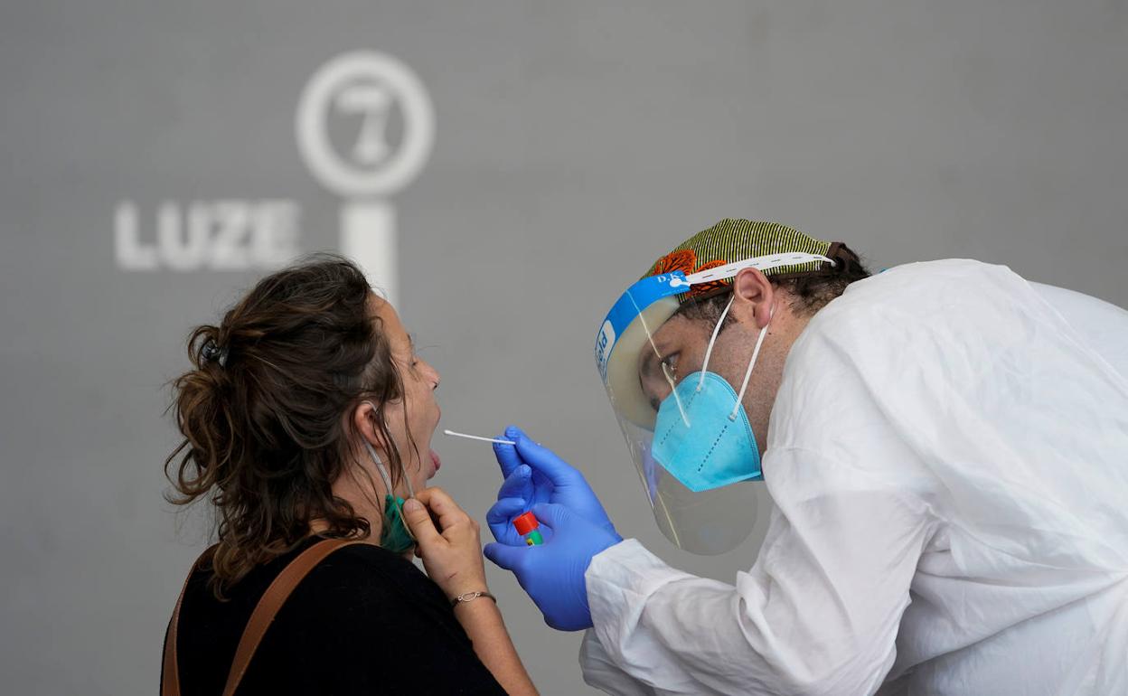 Salud trabaja con los Ayuntamientos vascos para «una mejor coordinación» en el control de los aislamientos