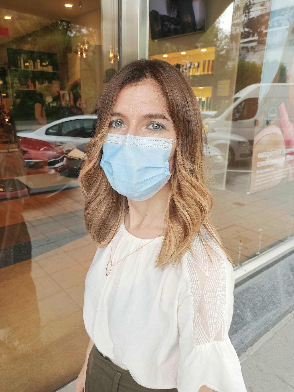 En el color, los mechones delanteros también van a ser los grandes protagonistas, ya que vuelve con mucha fuerza una de las grandes tendencias de los 90: las 'chunky highlights' (mechas gruesas y marcadas). Famosas como Jennifer López, Dua Lipa y Kylie Jenner ya las mostraron.