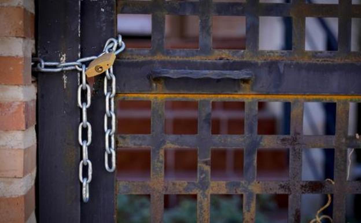 Un hombre 'rescata' su casa mientras los okupas están de vacaciones en Ibiza