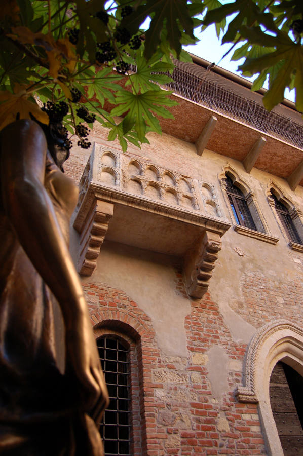 10.- Escultura de Julieta (Verona, Italia) | La escultura, ubicada al norte de Italia, es mundialmente famosa pues allí decidió situar Shakespeare su tragedia más famosa, 'Romeo y Julieta'.