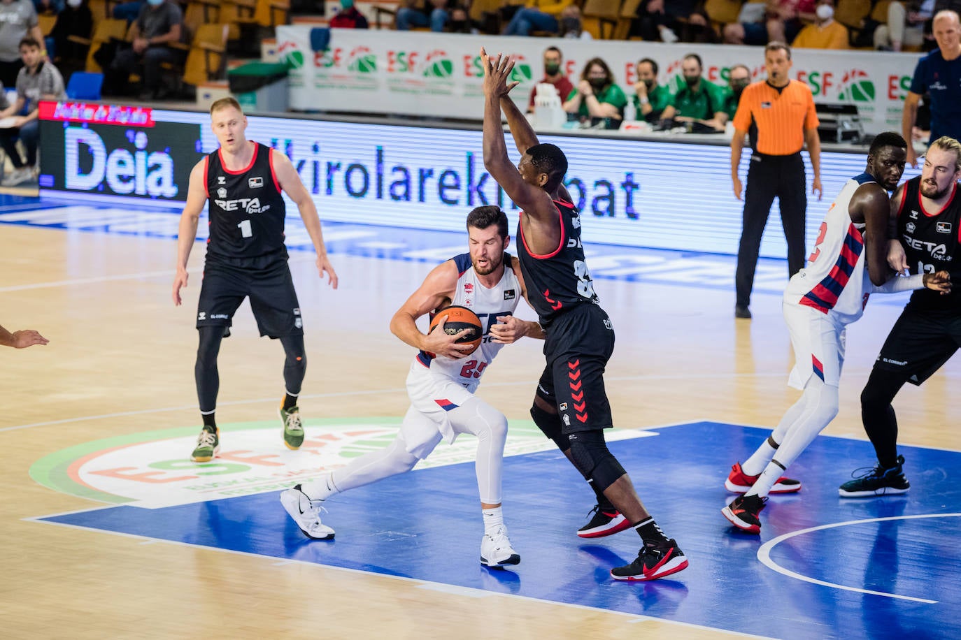 Fotos: Las mejores imágenes del Baskonia - Bilbao Basket de la Euskal Kopa