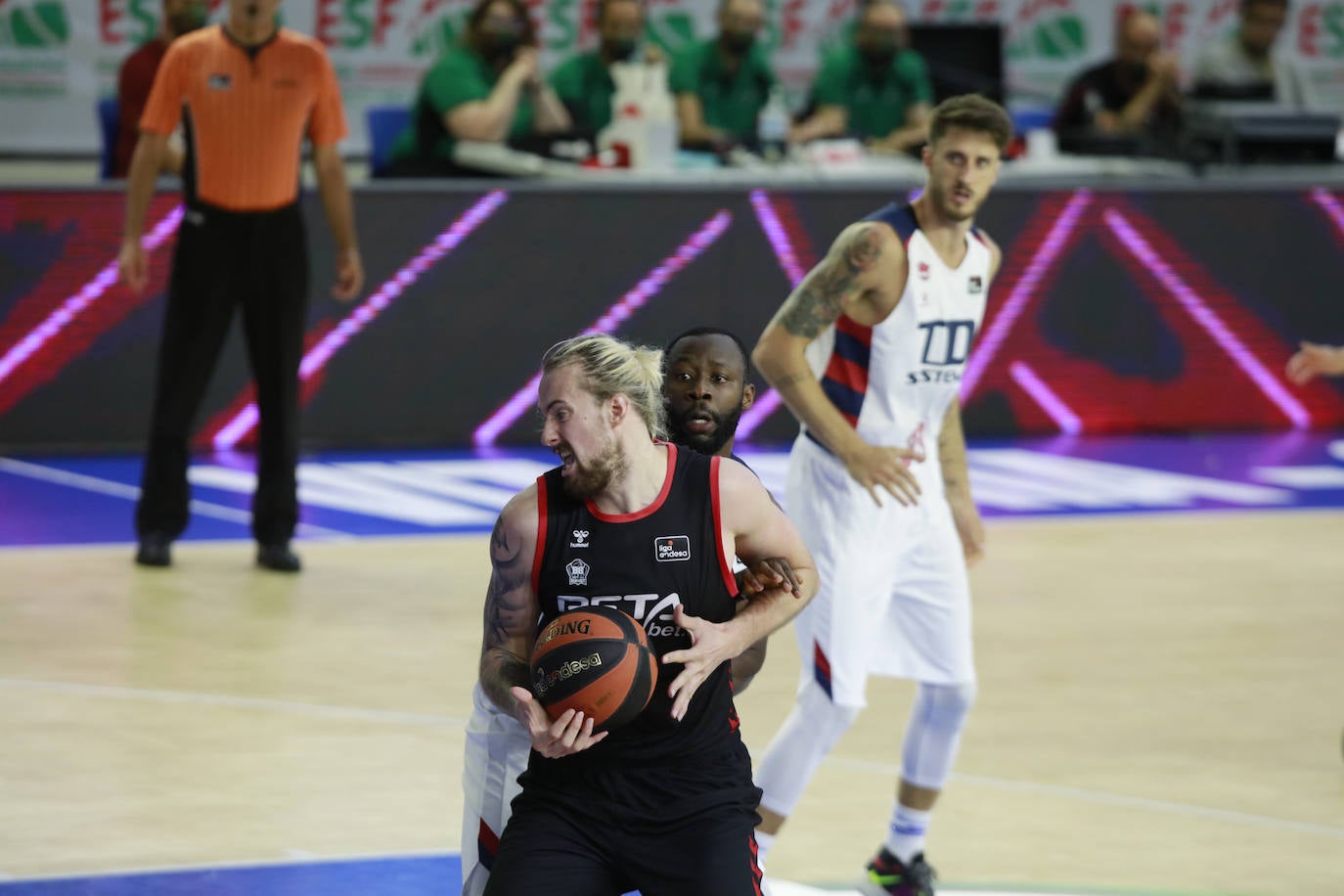 Fotos: Las mejores imágenes del Baskonia - Bilbao Basket de la Euskal Kopa