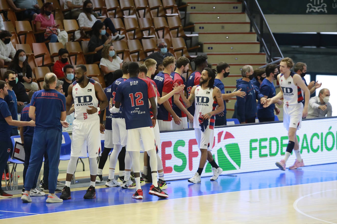 Fotos: Las mejores imágenes del Baskonia - Bilbao Basket de la Euskal Kopa