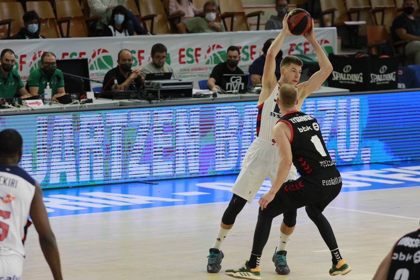 Fotos: Las mejores imágenes del Baskonia - Bilbao Basket de la Euskal Kopa