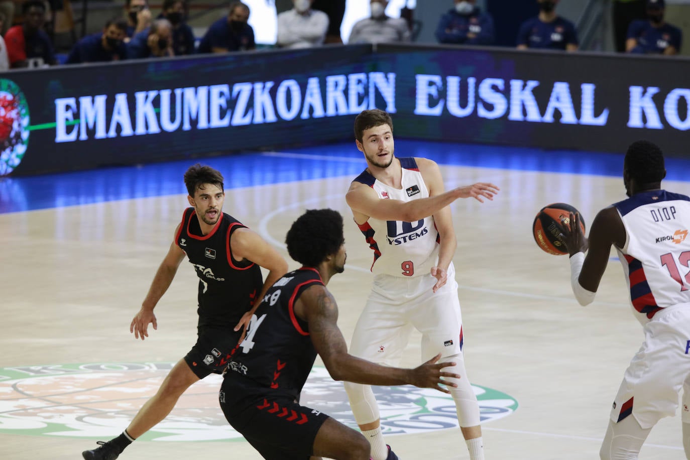 Fotos: Las mejores imágenes del Baskonia - Bilbao Basket de la Euskal Kopa