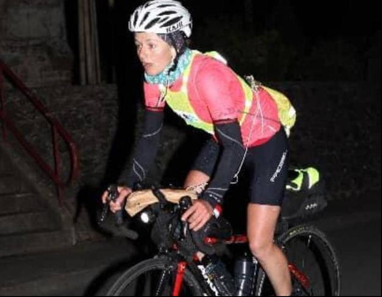 Una ciclista alemana residente en Mioño quiere batir el récord de ascensos a Saltacaballo