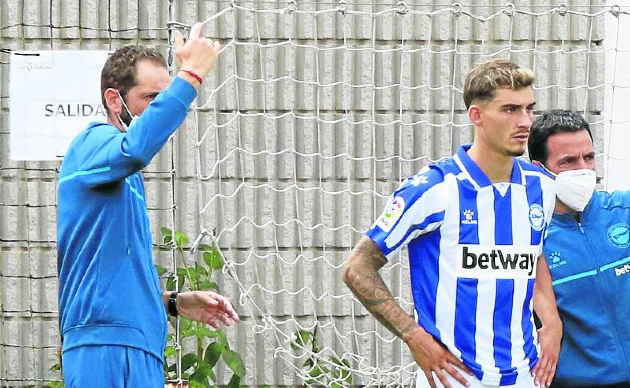 Pepe Blanco se prepara para salir en Tajonar. 