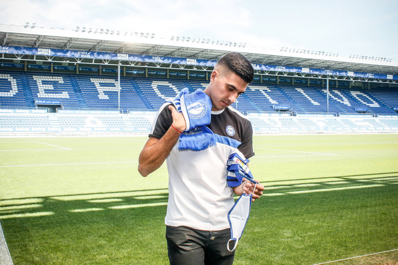 Battaglia, durante su presentación con el Alavés. 