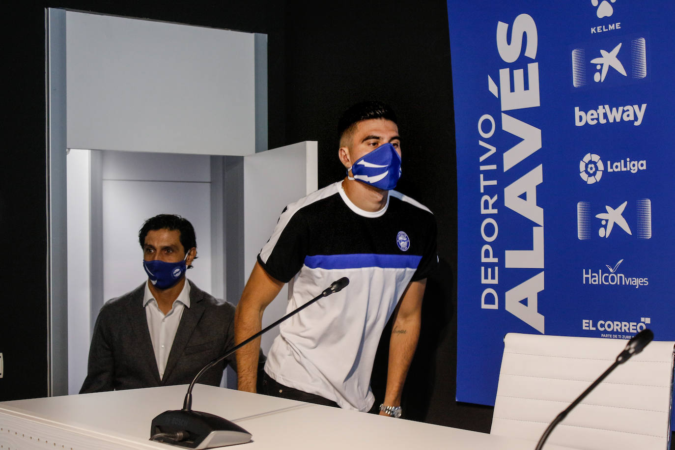 Battaglia, durante su presentación con el Alavés. 