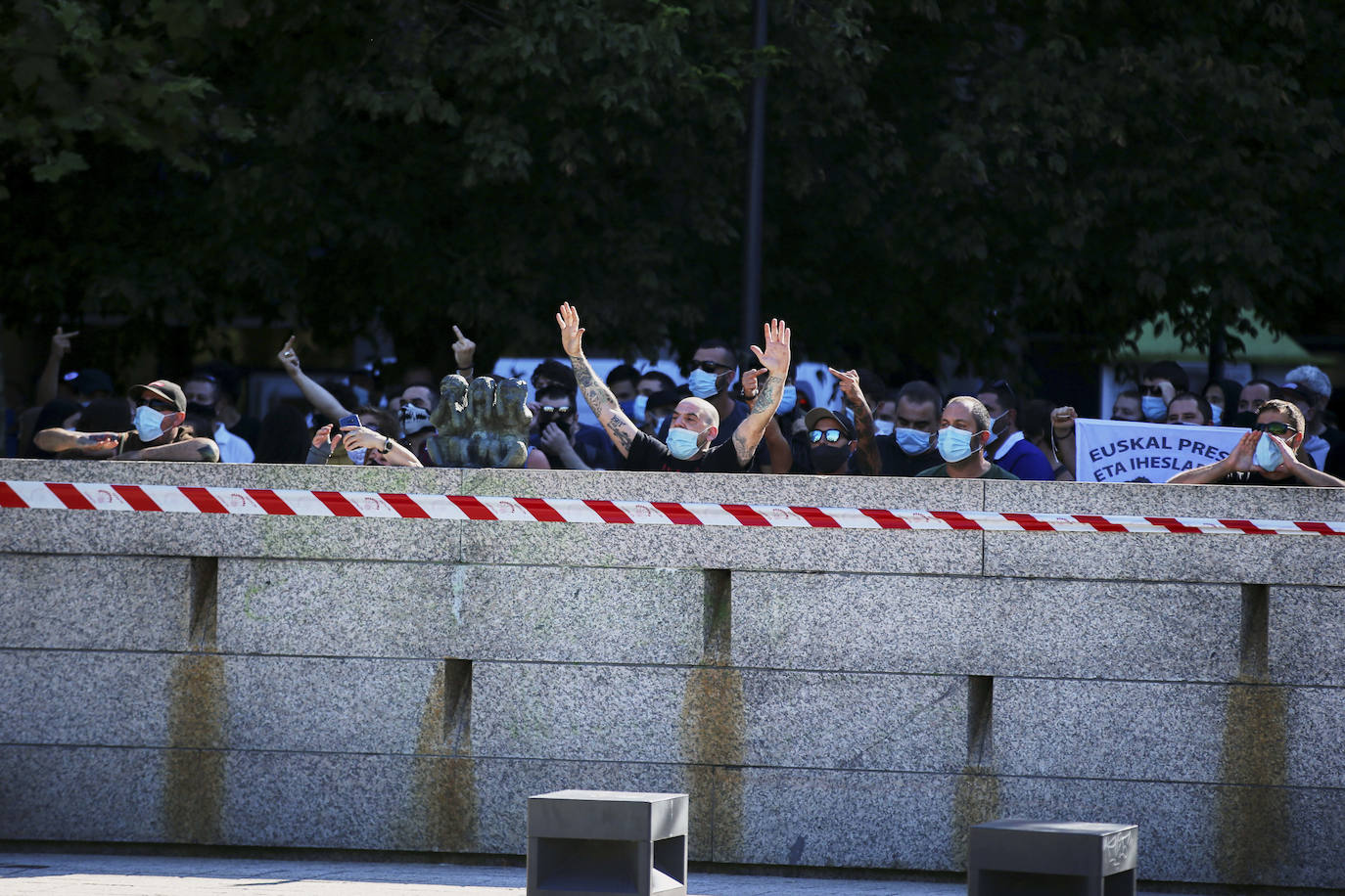 Fotos: Disturbios en Santurtzi durante un acto de Vox en Santurtzi