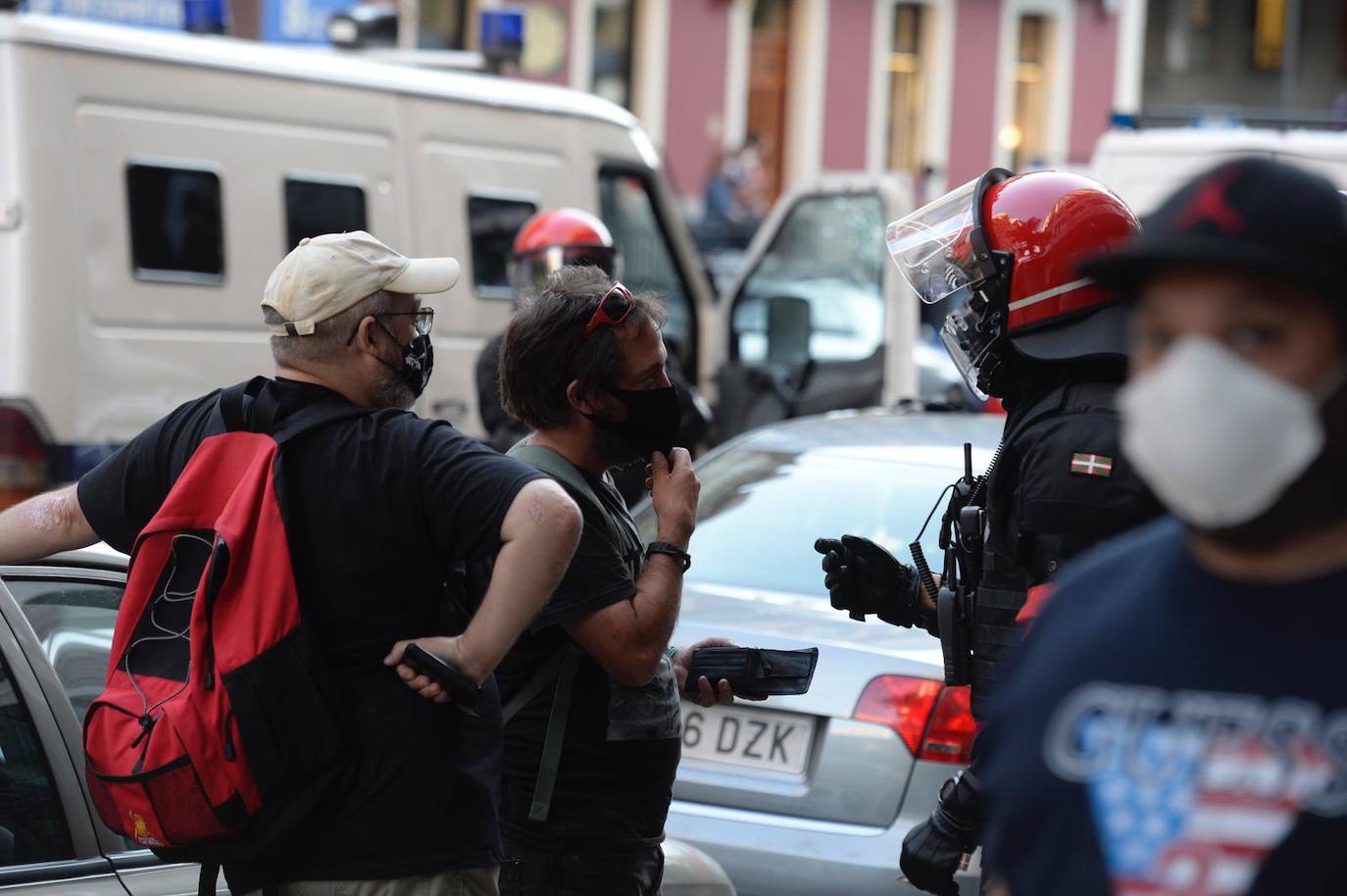 Fotos: Disturbios en Santurtzi durante un acto de Vox en Santurtzi