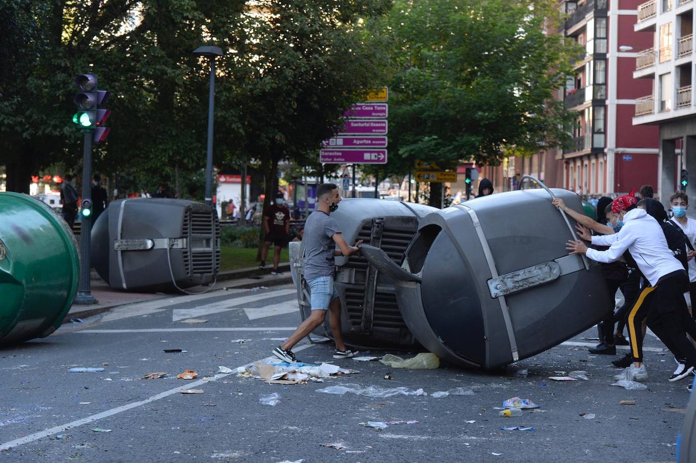 Fotos: Disturbios en Santurtzi durante un acto de Vox en Santurtzi