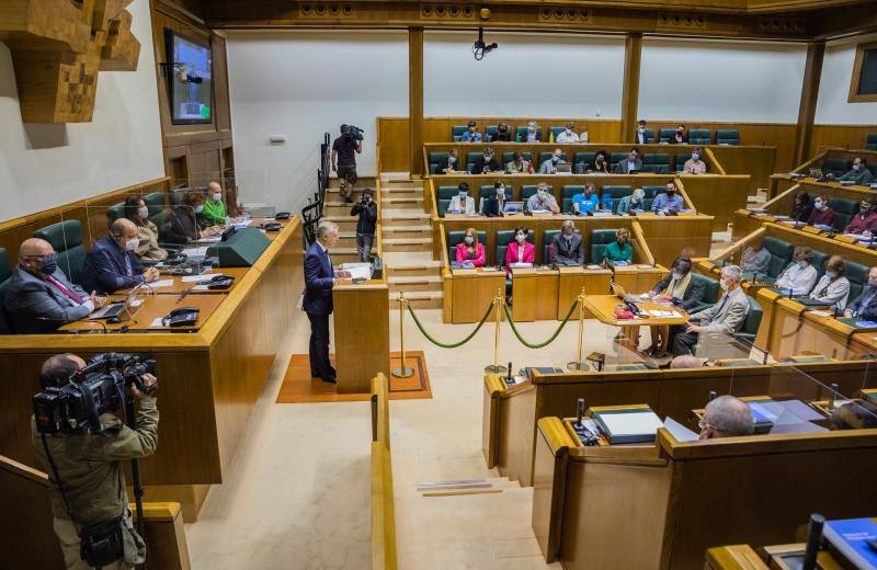 Iñigo Urkullu durante su exposición ante el Parlamento vasco.