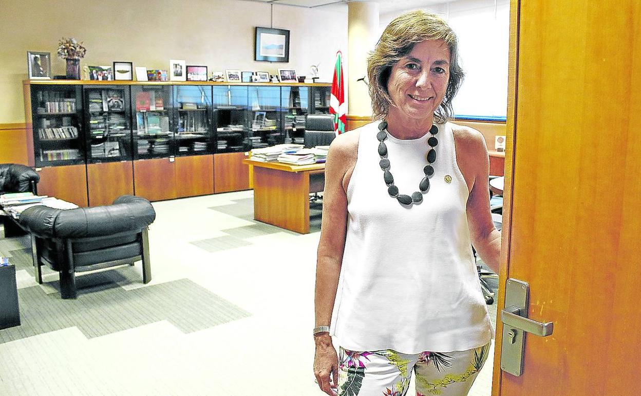 Cristina Uriarte en el despacho que ha ocupado en Lakua durante las úlitmas dos legislaturas al frente de Educación.