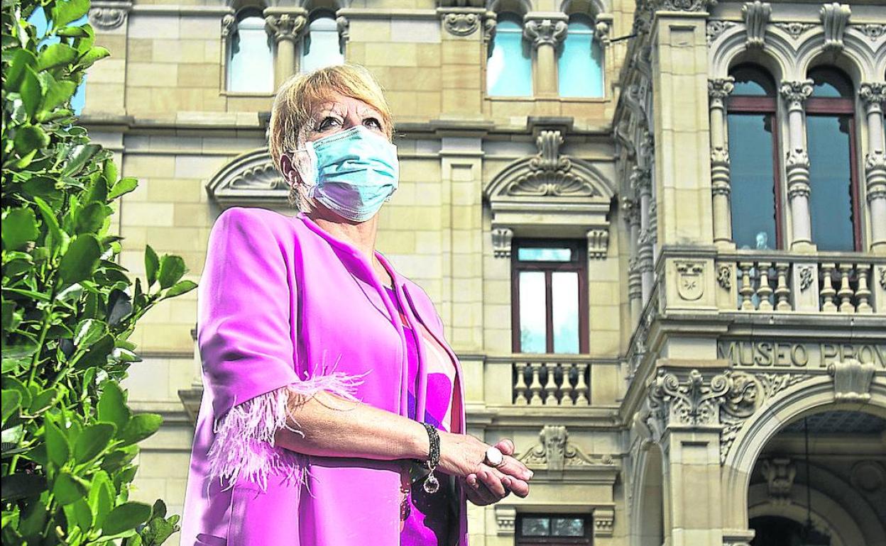 La diputada Ana del Val, retratada esta semana frente al Museo de Bellas Artes de Álava. 