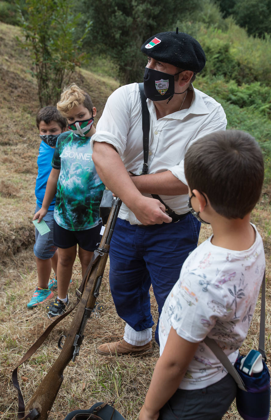 Fotos: La visita teatralizada en Gamiz que recrea los momentos previos a la caída del cinturón de hierro