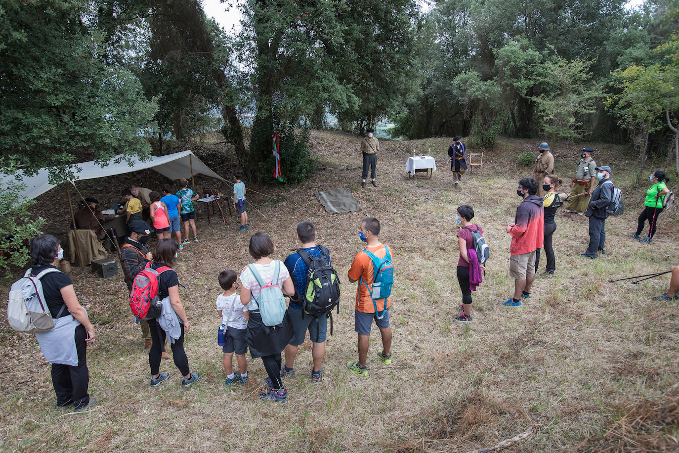 Fotos: La visita teatralizada en Gamiz que recrea los momentos previos a la caída del cinturón de hierro