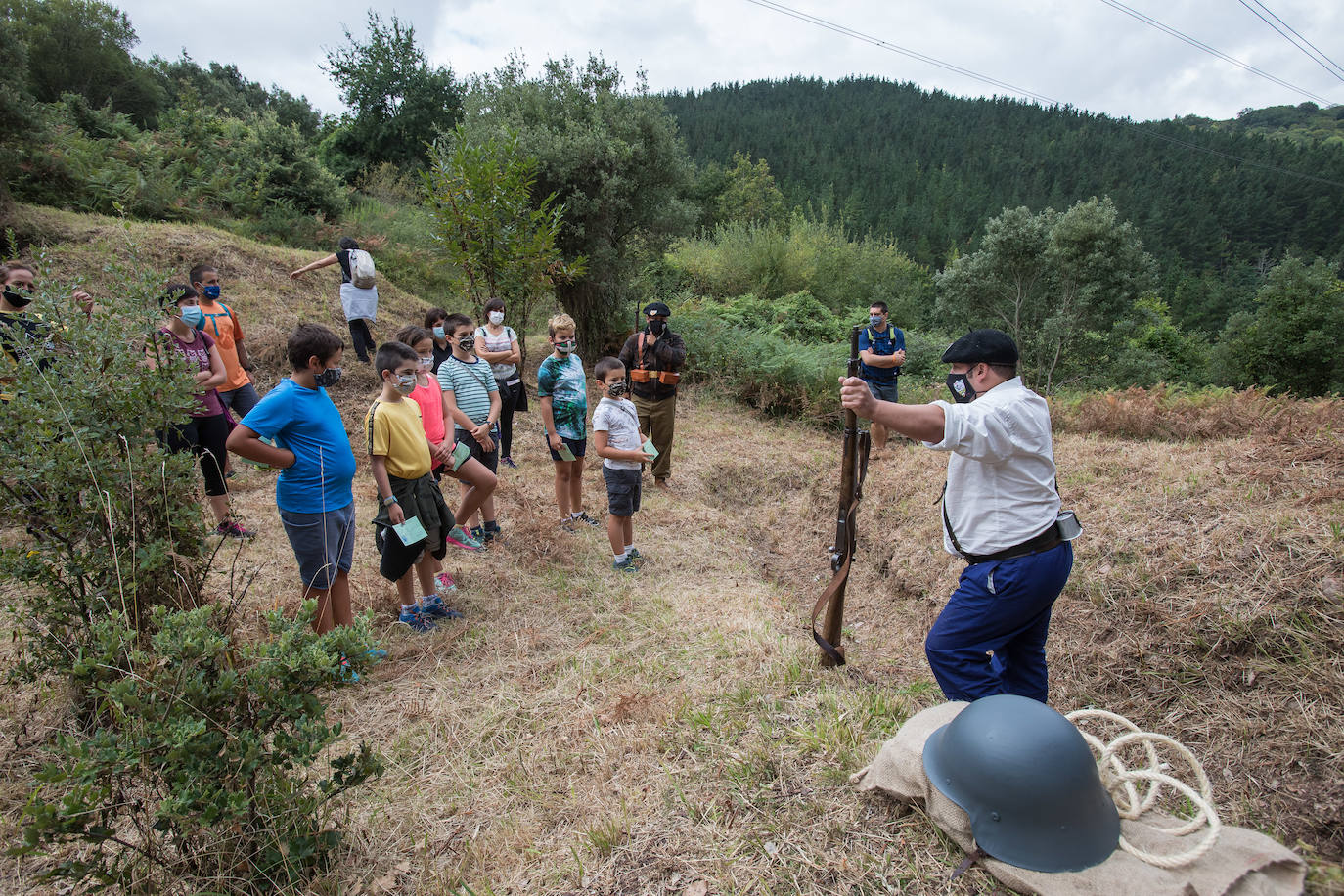 Fotos: La visita teatralizada en Gamiz que recrea los momentos previos a la caída del cinturón de hierro