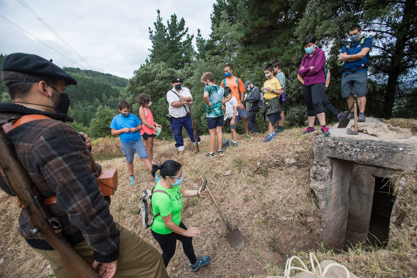 Fotos: La visita teatralizada en Gamiz que recrea los momentos previos a la caída del cinturón de hierro