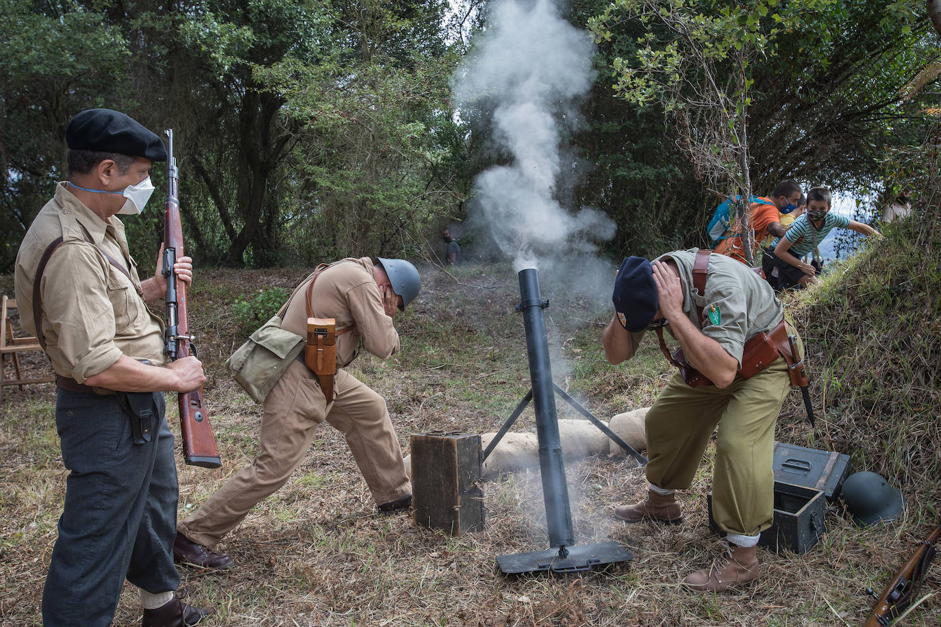 Fotos: La visita teatralizada en Gamiz que recrea los momentos previos a la caída del cinturón de hierro
