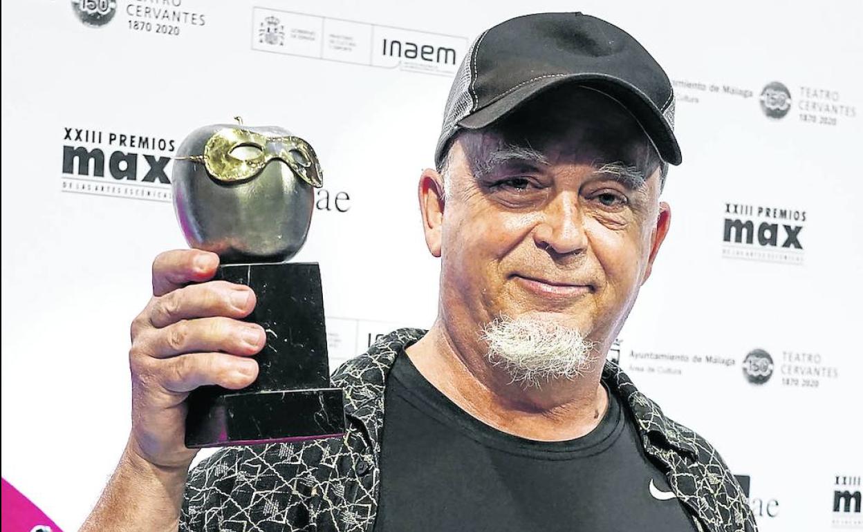 Reconocimiento. Miguel Muñoz Montoro, con el premio Max.