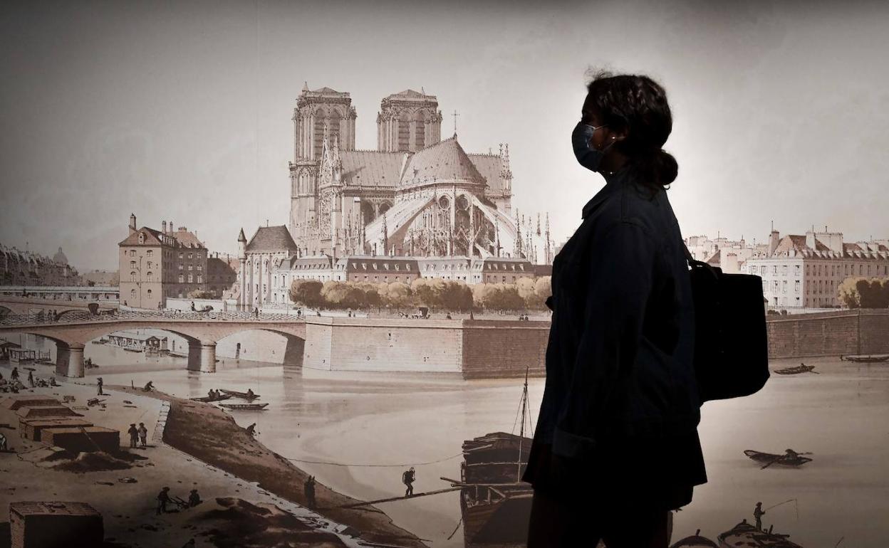 Una de las imágenes que se pueden ver de la catedral de París, en la cripta de la Cité.