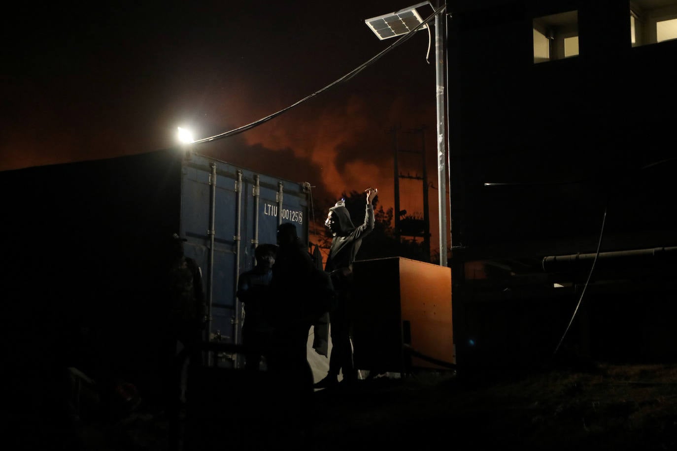 Fotos: Así fue el incendio que asoló el campo de refugiados en Moria