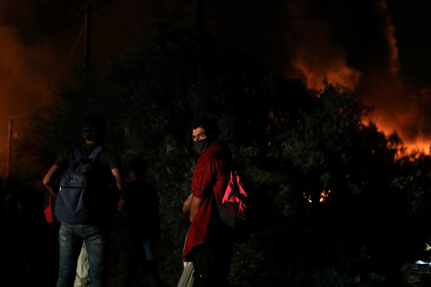 Fotos: Así fue el incendio que asoló el campo de refugiados en Moria