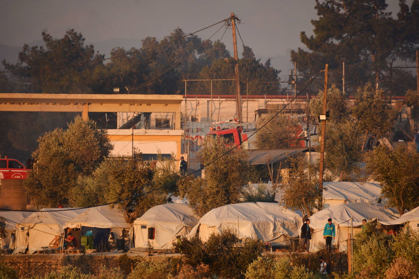 Fotos: Así fue el incendio que asoló el campo de refugiados en Moria