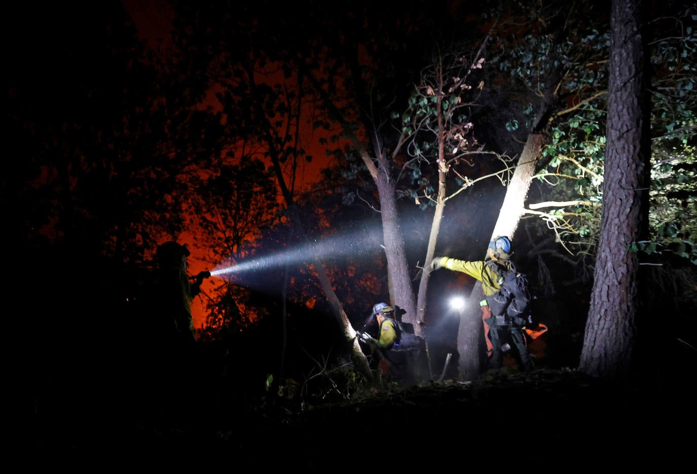 Los estados de Calfiornia, Oregon y Washington se enfrentan a una serie de fuegos que ya han dejado seis muertos y amenazan con obligar a evacuar a cientos de miles de personas.