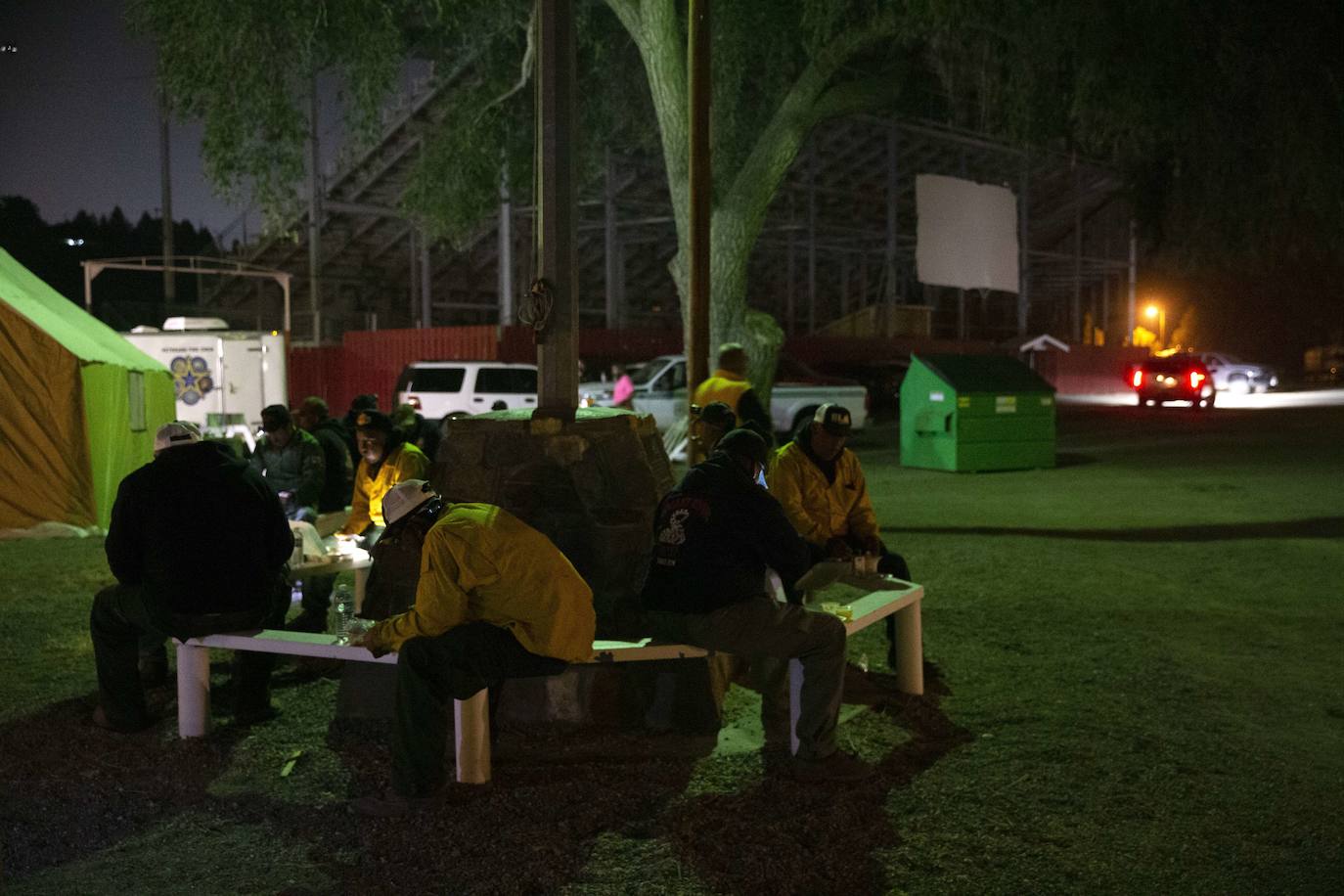 Los estados de California, Oregon y Washington se enfrentan a una serie de fuegos que ya han dejado seis muertos y amenazan con obligar a evacuar a cientos de miles de personas.