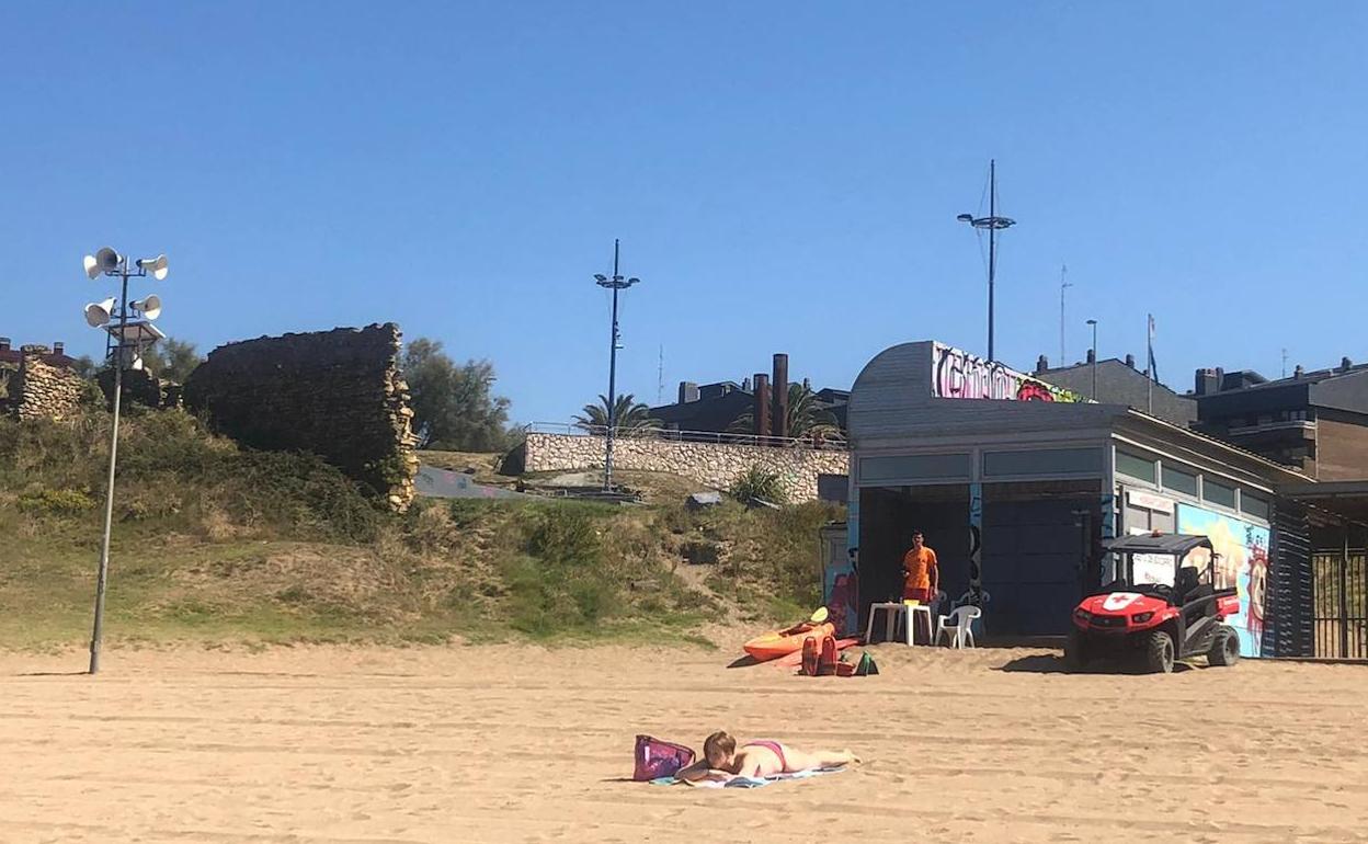 Playa de Arrigunaga, este jueves.