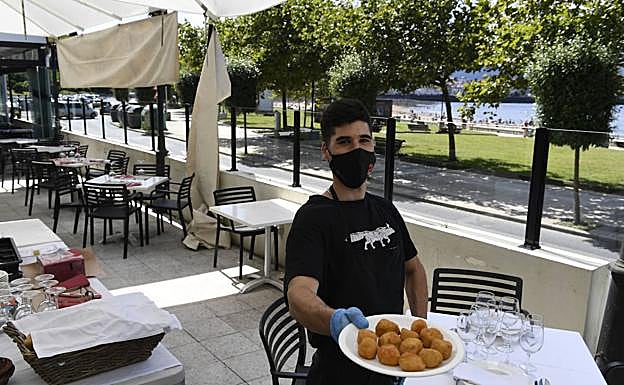 La Ola tiene como escaparate la playa de Ereaga. 