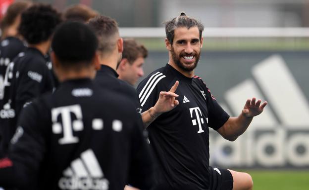 Javi Martínez en el entrenamiento de hoy con el Bayern de Munich.