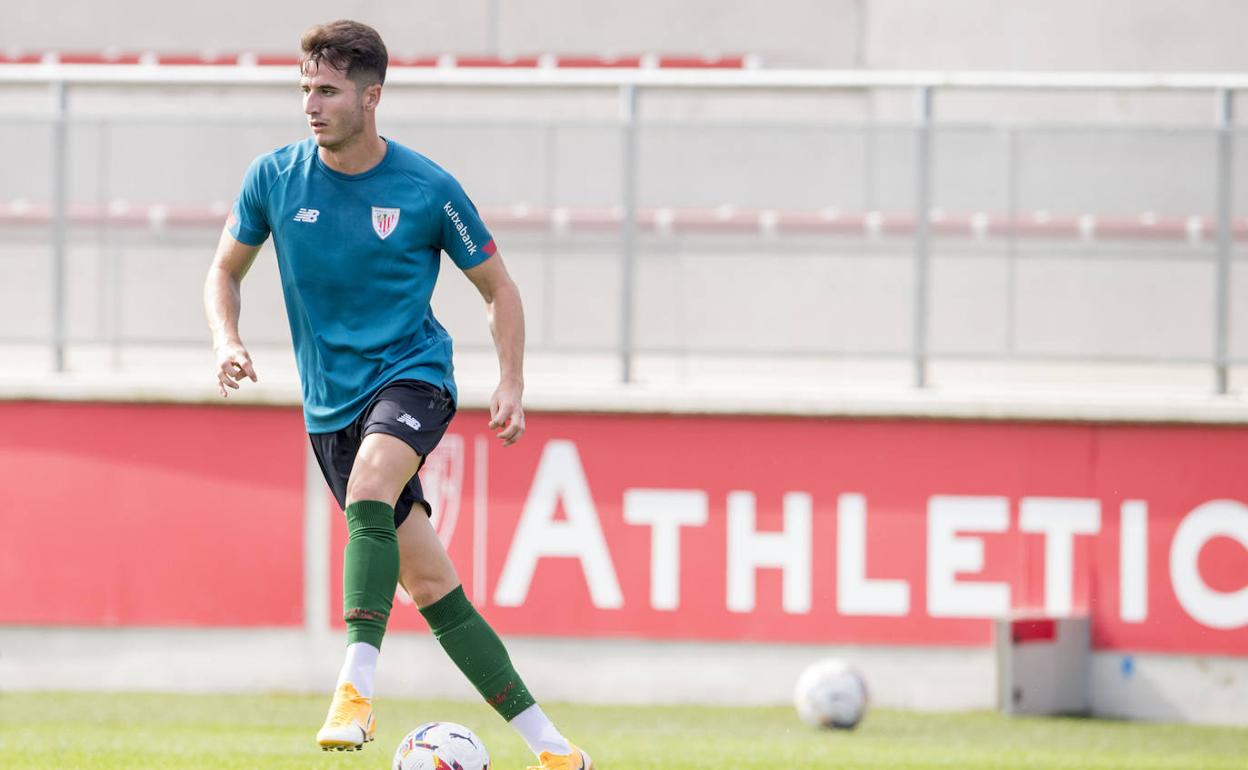 Jon Morcillo se ejercita en Lezama.