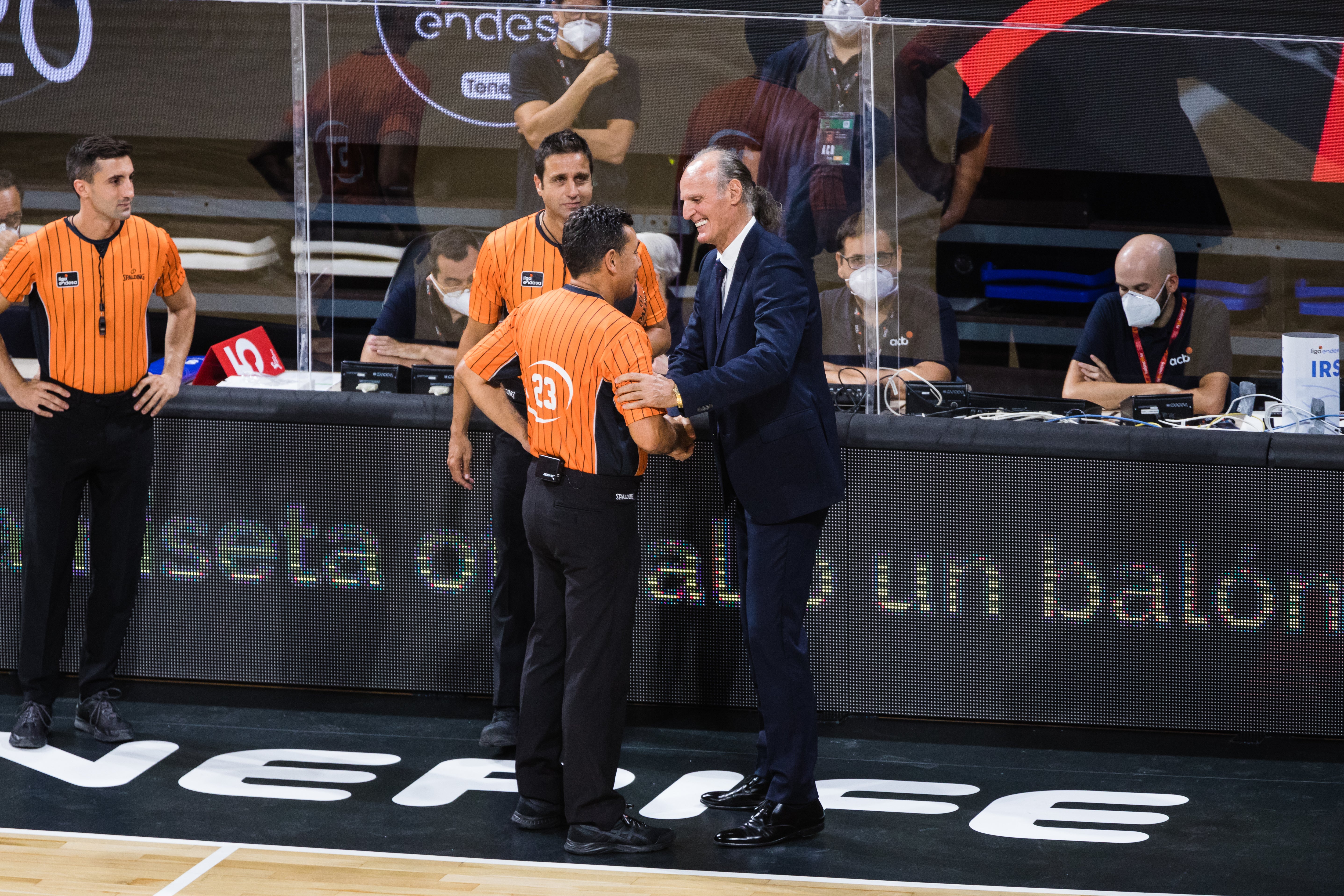 Baskonia y Barcelona han disputado la primera semifinal de la Supercopa.