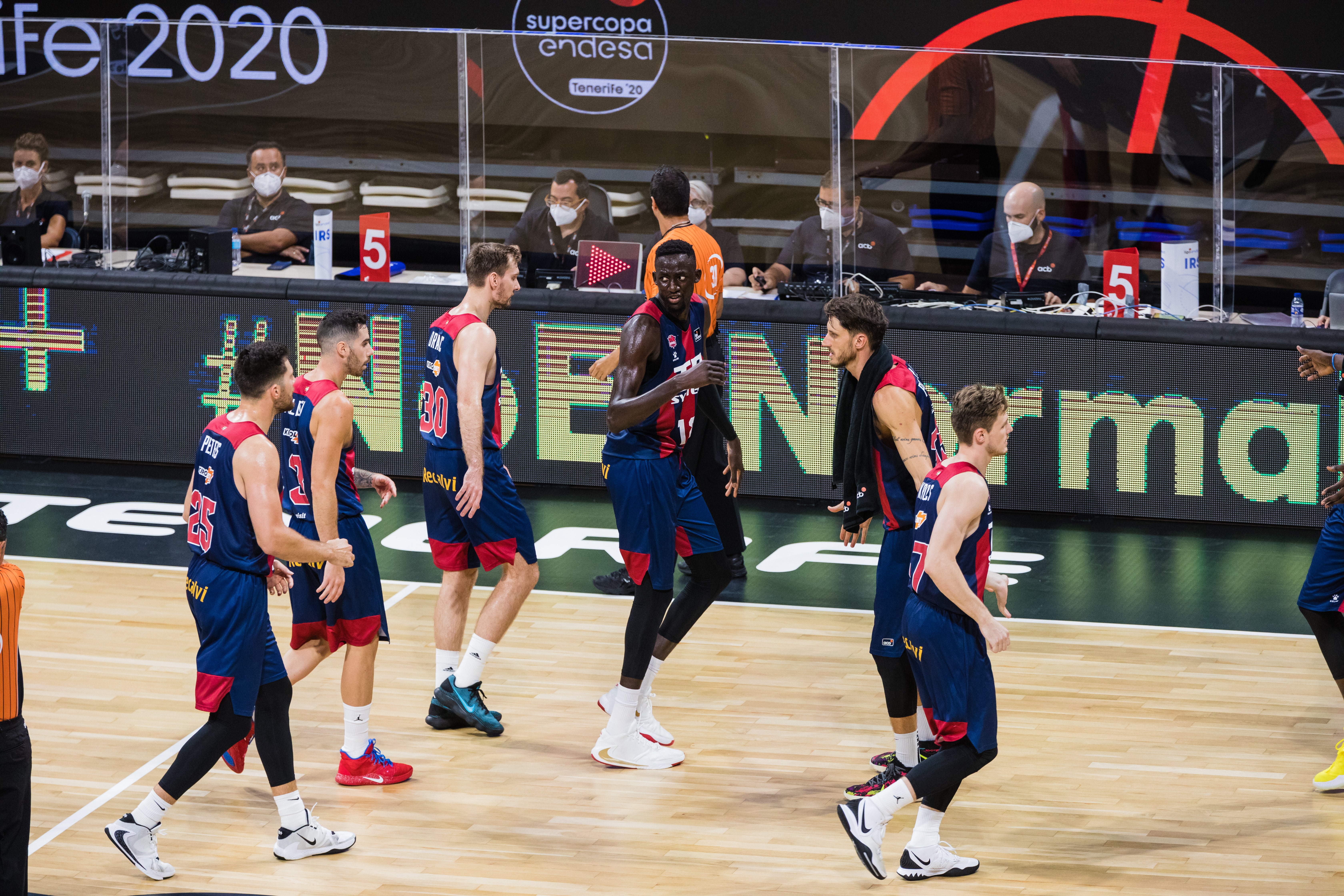Baskonia y Barcelona han disputado la primera semifinal de la Supercopa.