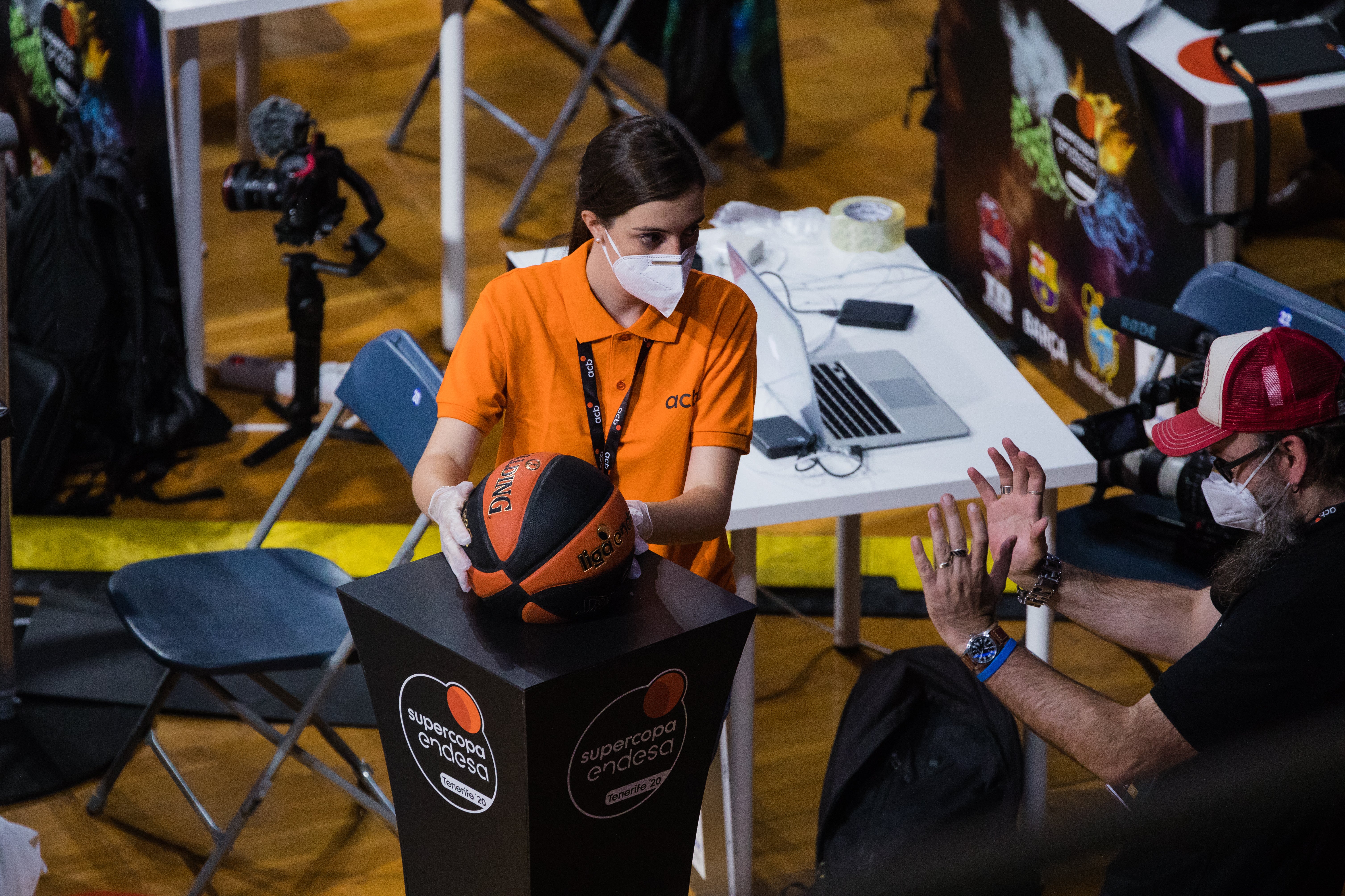 Baskonia y Barcelona han disputado la primera semifinal de la Supercopa.